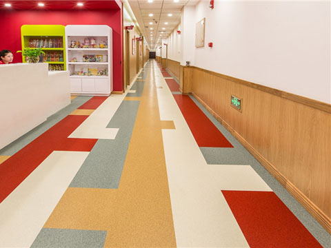 都匀PVC地板_都匀PVC塑胶地板_都匀运动地板厂家-贵州云翌装饰工程有限公司